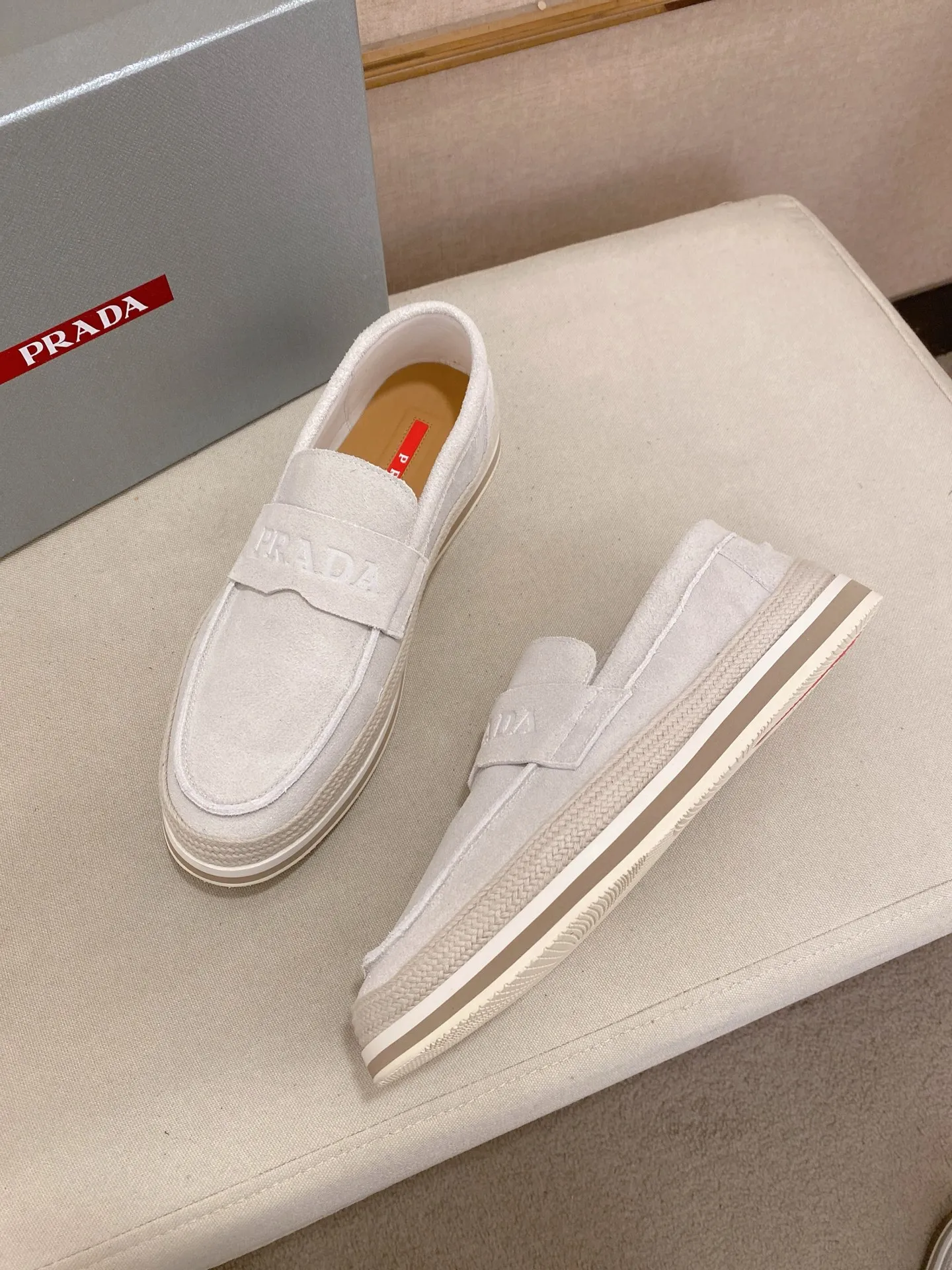 Men's shoes 💰 480💰 ✔️✔️✔️Top high version High-quality new PRADA (Prada) counters are launched at the same time. The new men's shoes and 😘fabrics are purely handmade in Niujing. Lining: Full cowhide lining. 👍🏿High-end☄️Open-molded non-slip rubber outsole, exquisite lines, simple and elegant, comfortable and high-end for leisure travel. Code number: 38-44. Can be customized45